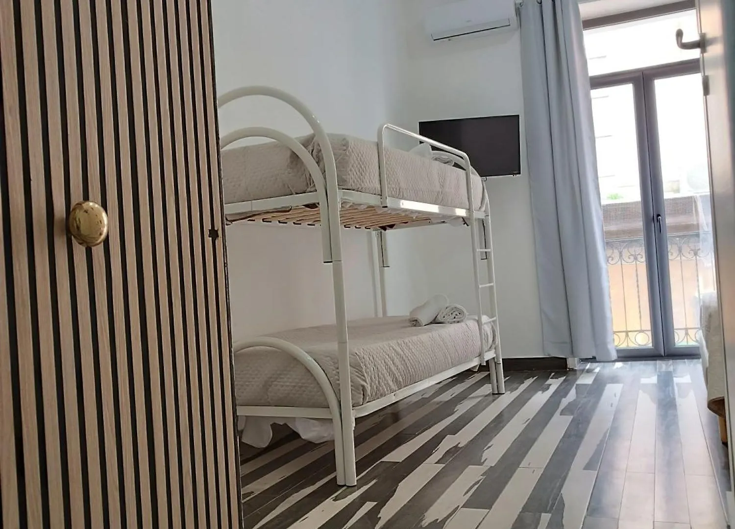 Room Rental Napoli Italia